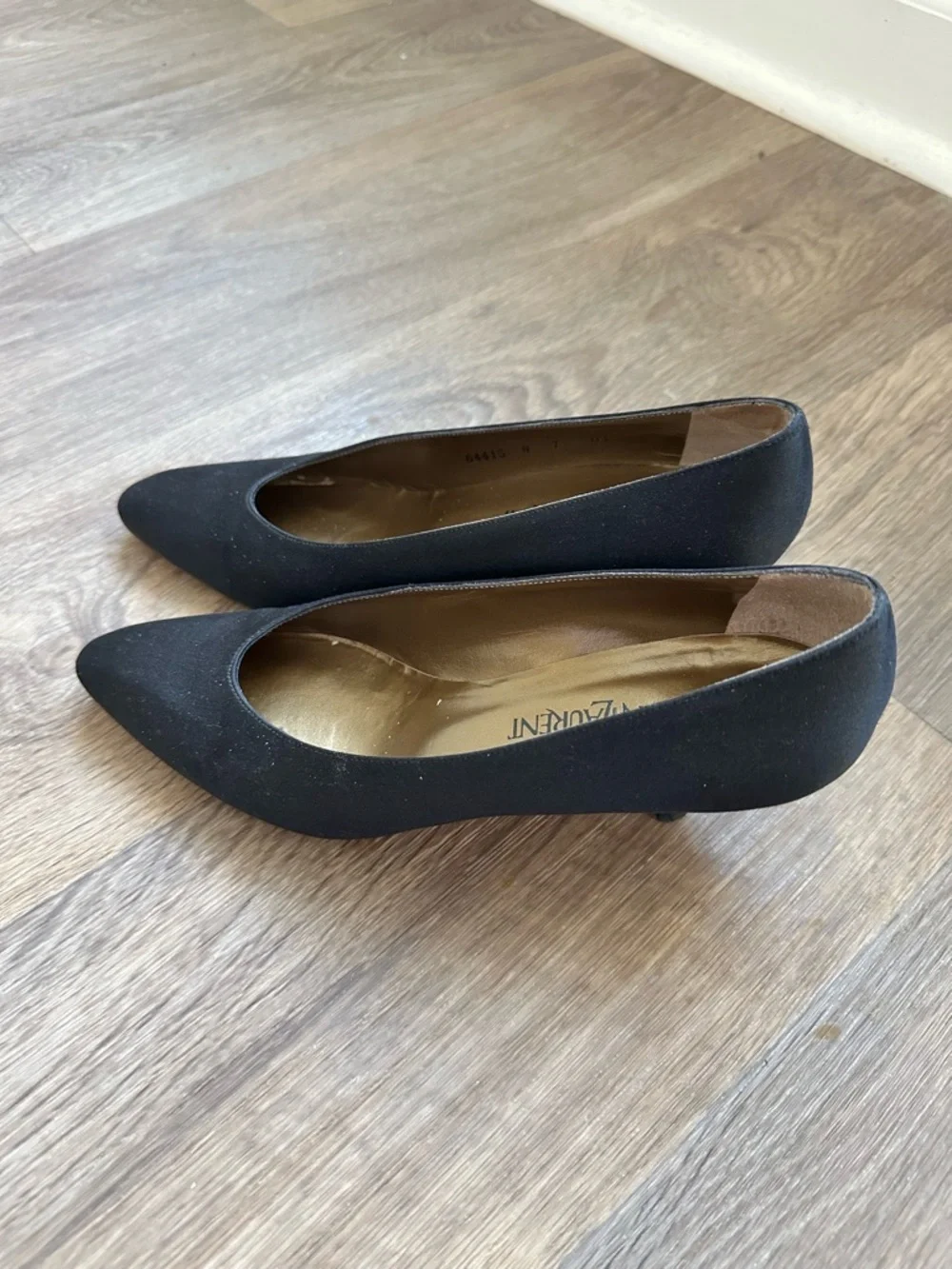 Yves Saint Laurent Vintage Satin Pumps Black Gold Leather Interior Size 7N - Picture 3 of 12